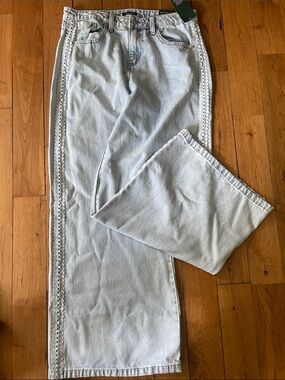 wild fable Light Wash Wide-Leg Jeans with Eyelet Side Trim 8 31”
